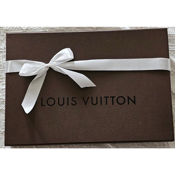 Louis Vuitton Silk Wool Monogram Shawl - Picture 9 of 13